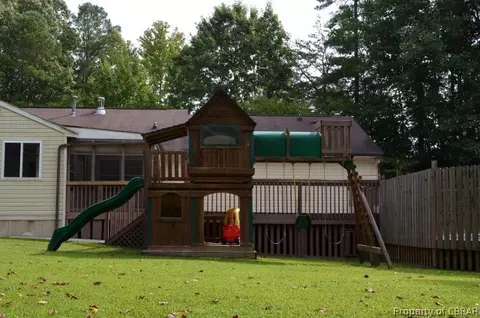 10050 Skillman Ln, Gloucester, VA 23061 photo 4