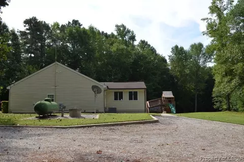 10050 Skillman Ln, Gloucester, VA 23061 photo 2