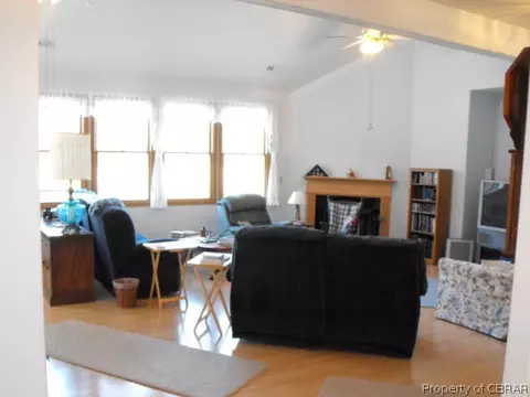 2573 Wright Rd, Saluda, VA 23149 photo 4