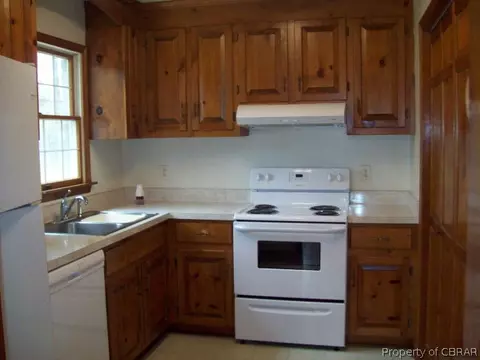 6480 Meadow Dr, Gloucester, VA 23061 photo 5
