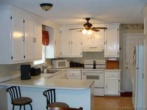 1863 Highland Dr, Gloucester Point, VA 23062 photo 11