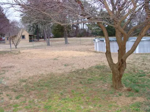 1863 Highland Dr, Gloucester Point, VA 23062 photo 17