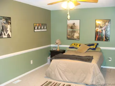 1863 Highland Dr, Gloucester Point, VA 23062 photo 4