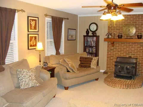 1863 Highland Dr, Gloucester Point, VA 23062 photo 8