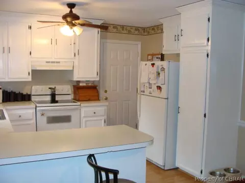 1863 Highland Dr, Gloucester Point, VA 23062 photo 10