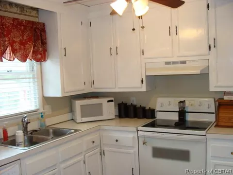 1863 Highland Dr, Gloucester Point, VA 23062 photo 12