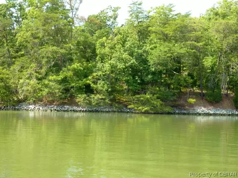 303 Berkeley Forest Rd, Weems, VA 22576 photo 5