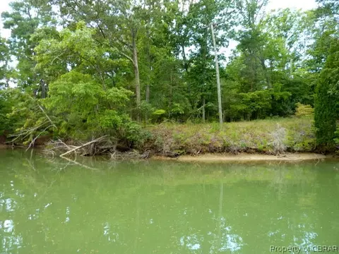 303 Berkeley Forest Rd, Weems, VA 22576 photo 6