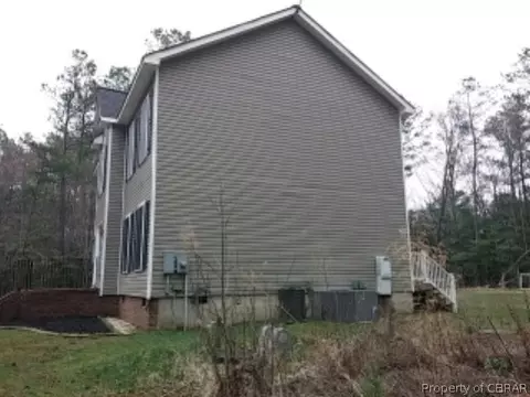 9386 Sheldon Ln, Gloucester, VA 23061 photo 3