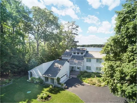 526 Yankee Point Rd, Lancaster, VA 22503 photo 1