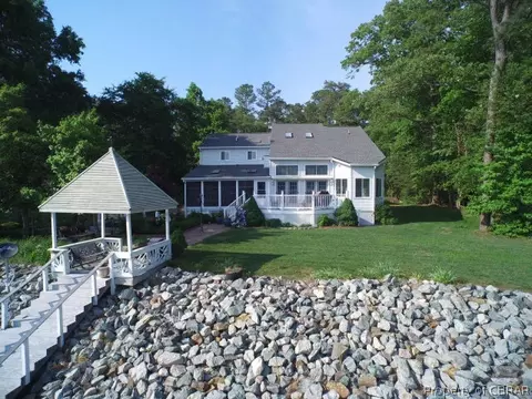 526 Yankee Point Rd, Lancaster, VA 22503 photo 9