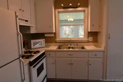 7035 Potter Ln, Gloucester, VA 23061 photo 9