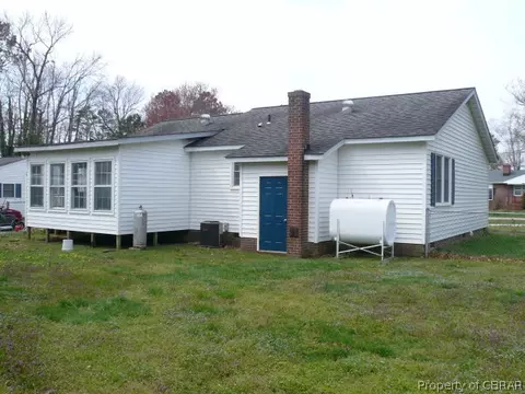 7035 Potter Ln, Gloucester, VA 23061 photo 2