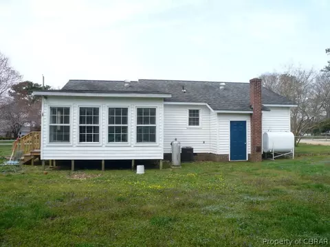 7035 Potter Ln, Gloucester, VA 23061 photo 3