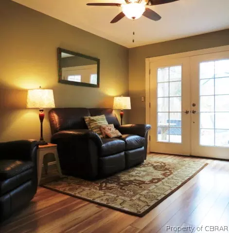 7406 Battery Dr, Gloucester Point, VA 23062 photo 2