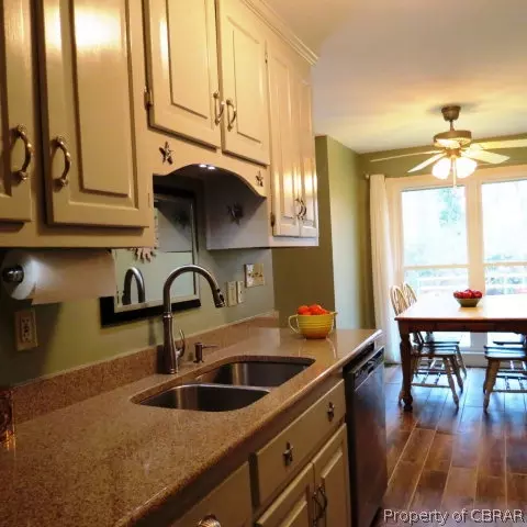 7406 Battery Dr, Gloucester Point, VA 23062 photo 5