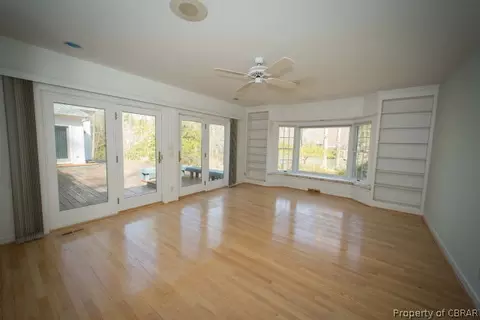 185 Walden Dr, Weems, VA 22576 photo 9