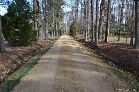 5597 Paynes Point Rd, Gloucester, VA 23061 photo 4