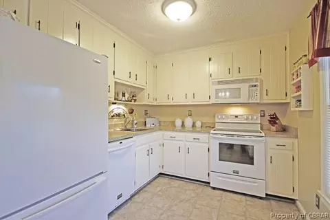 7862 Cedar Springs Dr, Gloucester, VA 23061 photo 9