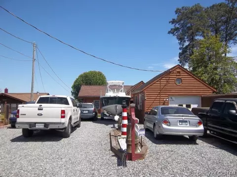 12153 Roane Ave, Gloucester, VA 23061 photo 8