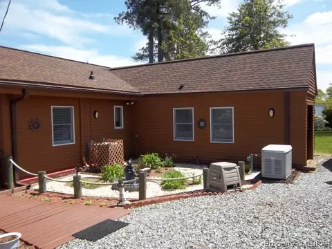 12153 Roane Ave, Gloucester, VA 23061 photo 3