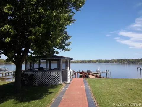 12153 Roane Ave, Gloucester, VA 23061 photo 6
