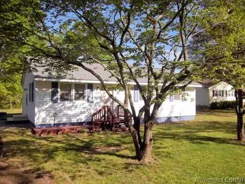 653 Queen Point Dr, Locust Hill, VA 23092 photo 1
