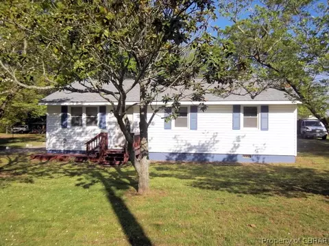 653 Queen Point Dr, Locust Hill, VA 23092 photo 2