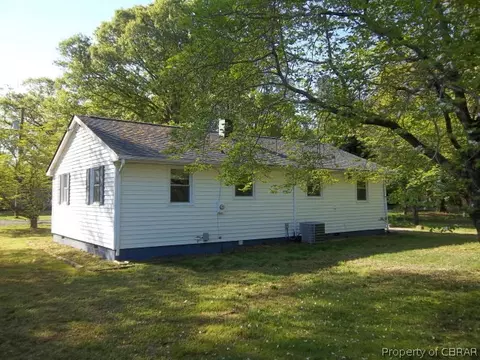 653 Queen Point Dr, Locust Hill, VA 23092 photo 3