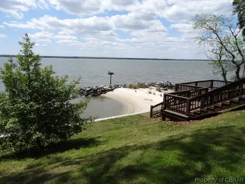 4456 Hermitage Ln, Gloucester, VA 23061 photo 6