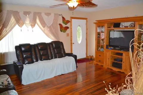 6153 Fletcher Rd, Gloucester, VA 23061 photo 2