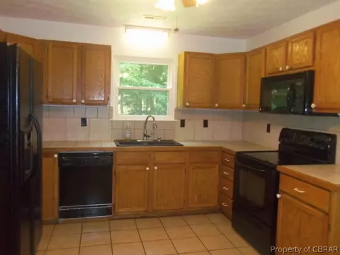 8787 Marlfield Rd, Gloucester, VA 23061 photo 5