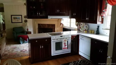 1769 Gloucester Rd, Gloucester Point, VA 23062 photo 2