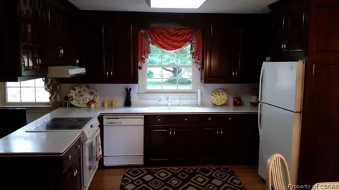 1769 Gloucester Rd, Gloucester Point, VA 23062 photo 3