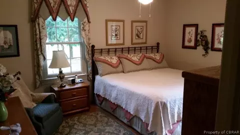 1769 Gloucester Rd, Gloucester Point, VA 23062 photo 9