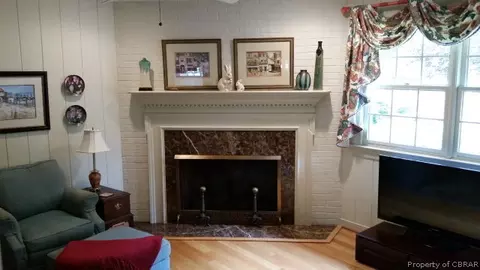 1769 Gloucester Rd, Gloucester Point, VA 23062 photo 5