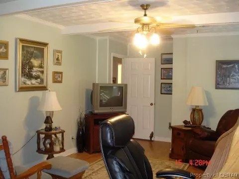 8280 Circle Dr, Hayes, VA 23072 photo 4