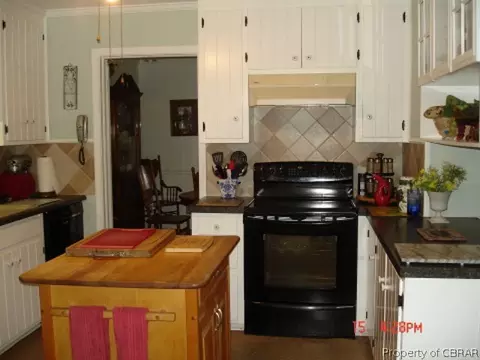 8280 Circle Dr, Hayes, VA 23072 photo 6