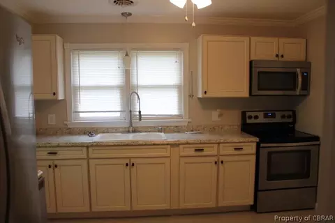 33 Markham Dr, Hampton, VA 23669 photo 5