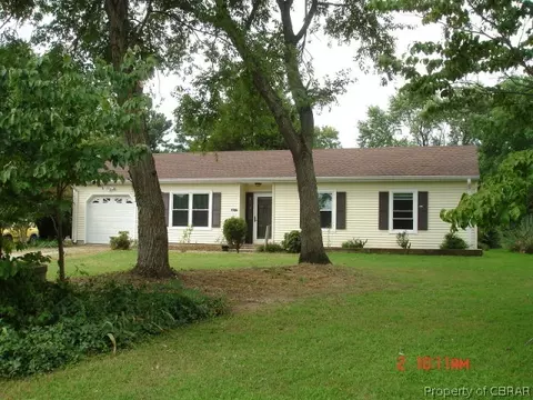 1875 Gloucester Point Dr, Gloucester Point, VA 23062 photo 1