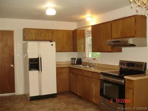 1875 Gloucester Point Dr, Gloucester Point, VA 23062 photo 3