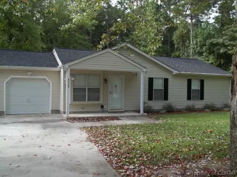 8068 Kitchener Dr, Gloucester, VA 23061 photo 2