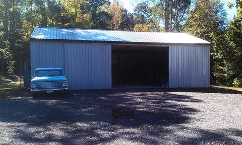 4469 Enos Rd, Gloucester, VA 23061 photo 3