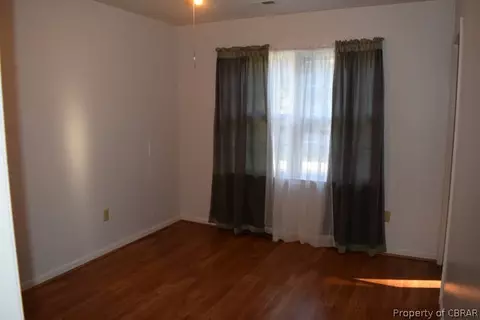 7395 Forest Dr, Gloucester Point, VA 23062 photo 4