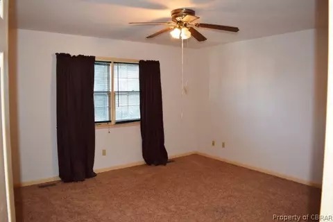 7395 Forest Dr, Gloucester Point, VA 23062 photo 10