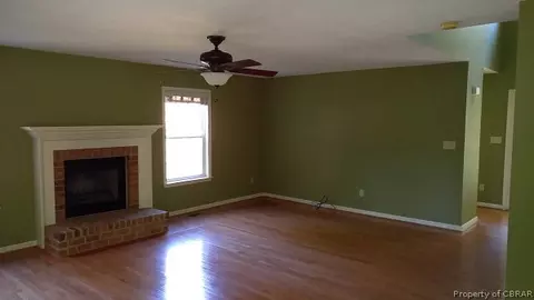 8257 Hamilton Dr, Gloucester, VA 23061 photo 10
