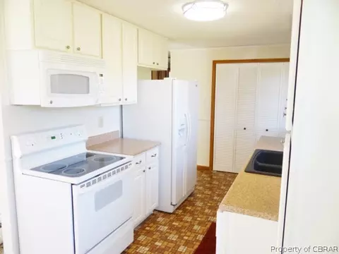 6790 Hilltop Dr, Gloucester, VA 23061 photo 4