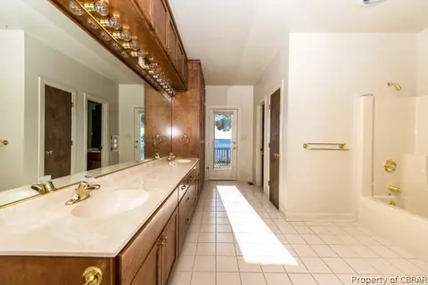 365 Cedar Pointe Dr, Weems, VA 22576 photo 31