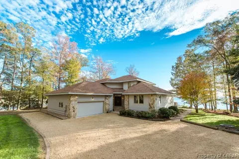 365 Cedar Pointe Dr, Weems, VA 22576 photo 2