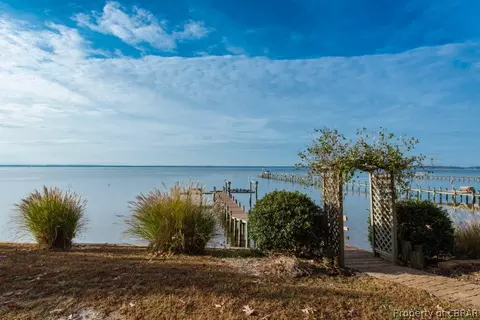 365 Cedar Pointe Dr, Weems, VA 22576 photo 18